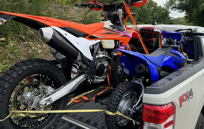 Hauling My CR500 Dirt Bike in the Maverick Bed – Perfect Setup