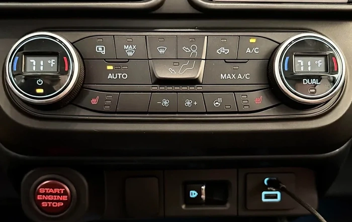 MOD: Red Mustang GT Start Stop Button installed